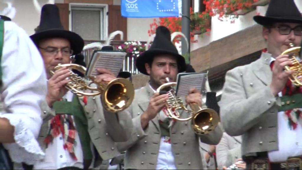 Bande in festa a Cortina Telebelluno