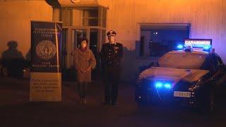 Comando dei Carabinieri e Porta Dante s’illuminano di arancione per dire no alla violenza alle donne