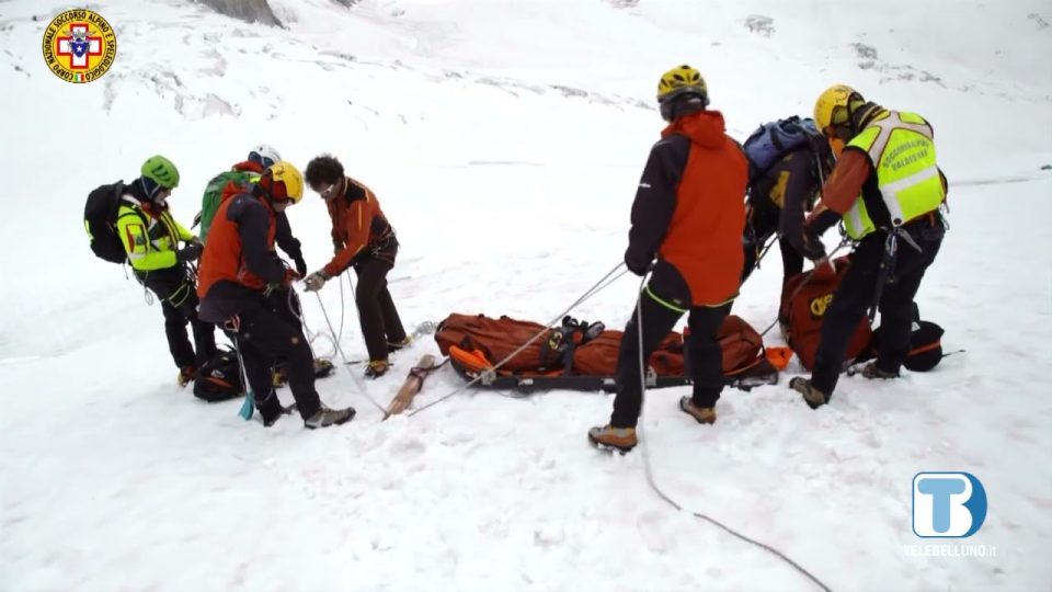 Muore per un malore durante l’uscita scialpinistica