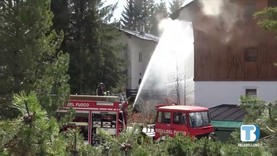 Incendio a Cortina, le fiamme interessano una villa