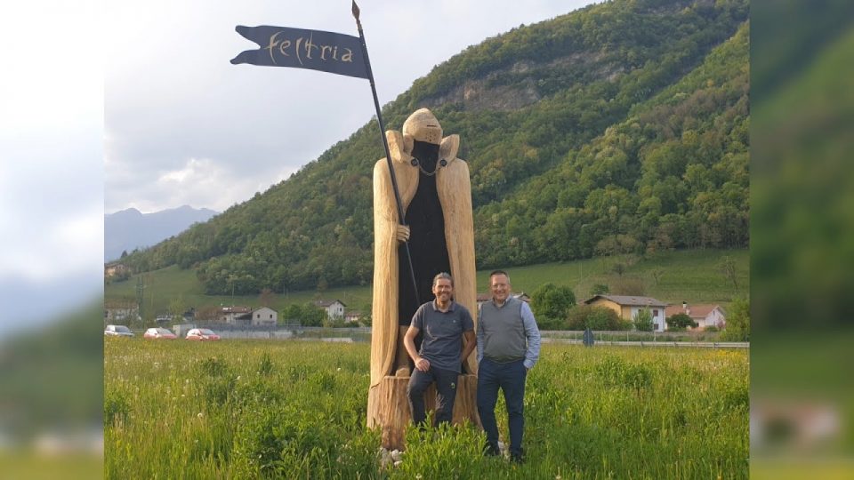 Una nuova scultura accoglie i visitatori a Feltre: è legata al Palio