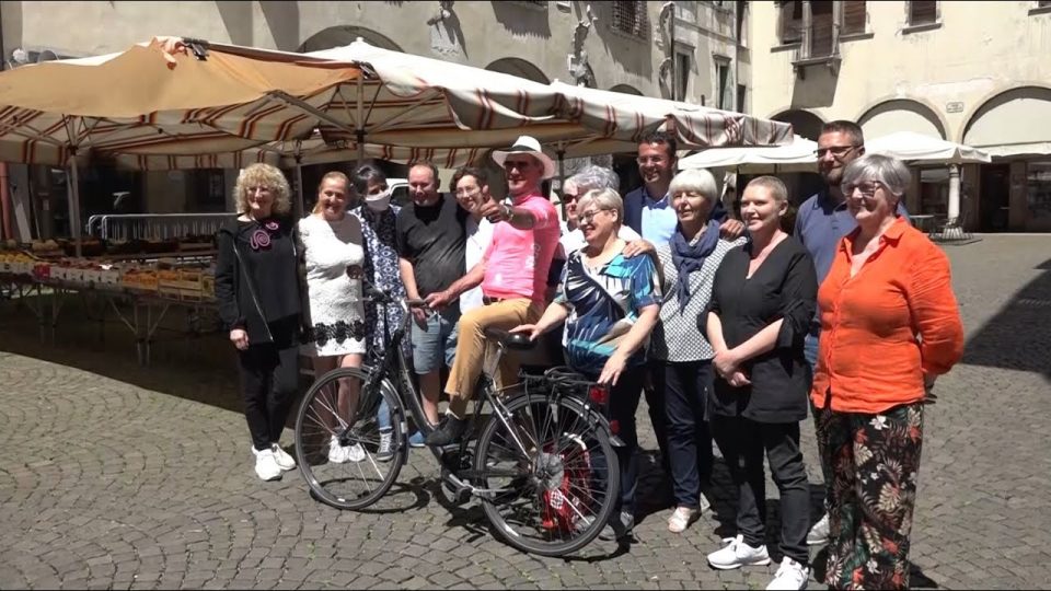 I commercianti di Piazza delle Erbe e dintorni ricevono la maglia rosa per il migliore allestimento
