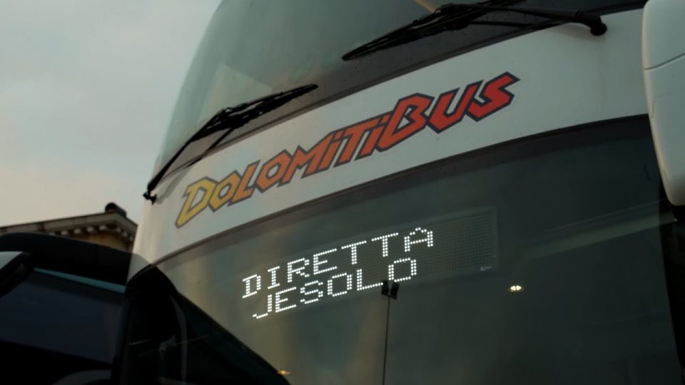 Dolomiti Bus, ripartono le corse stagionali verso il mare e la montagna