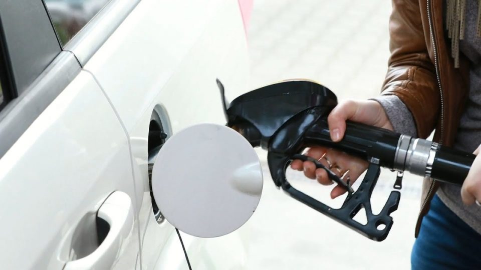 Caro carburanti, l’allarme della Cgia: “Molti operatori del trasporto lavorano in perdita”
