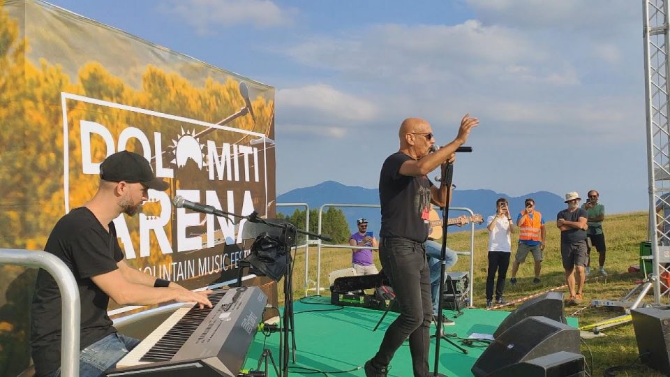 Musica sul Monte Avena: Enrico Ruggeri incanta il feltrino