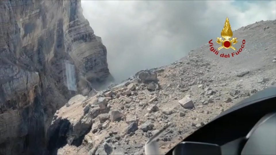 Importante distacco di detriti dalla parete nord del Monte Pelmo