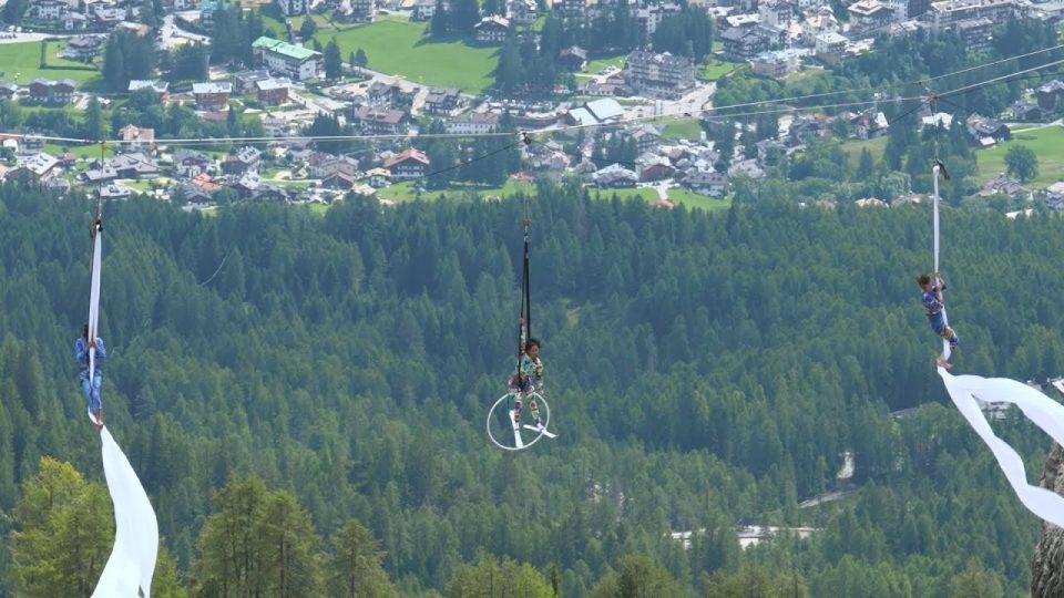 “Au Bout Des Doigts”: uno spettacolo teatrale nel cuore delle Dolomiti