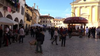 Grande successo per il ritorno della mostra mercato “Mele a Mel”