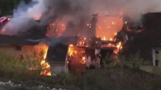 Incendio Ponte Serra: una quarantina i Vigili del Fuoco in campo
