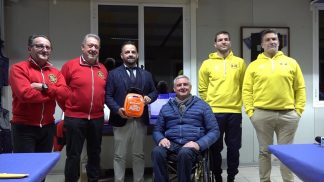 Il Circolo dei Vigili del Fuoco dona un defibrillatore al Rugby Belluno