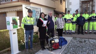 Defibrillatore e pompa idrovora: i doni dell’associazione Emanuele a Limana