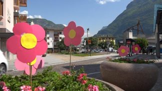 Longarone si prepara al Giro: Villaggio rosa in allestimento