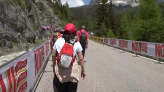 Giro d’Italia: l’attesa dei tifosi negli ultimi chilometri prima dell’arrivo a Palafavera
