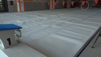RDM Group dona a Ondablu i teli per coprire le vasche della piscina di Santa Giustina