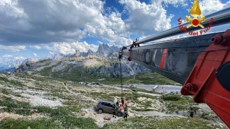 Strade trafficate verso le località turistiche del Bellunese; non mancano gli incidenti