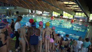360 bambini alla piscina di Lambioi per “Sport in acqua”