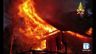 L’incendio in baita a Cortina: sul posto 22 operatori dei Vigili del Fuoco
