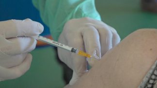 L’Ulss Dolomiti presenta l’offerta vaccinale: “Proteggersi conviene”