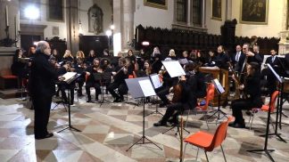 L’orchestra Frau Musika incanta i bellunesi nel concerto di Natale in Duomo