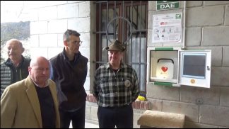 Gli alpini donano un defibrillatore alla comunità di Lamen